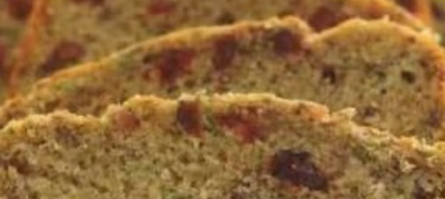 Льняной хлеб с клюквой и цуккини