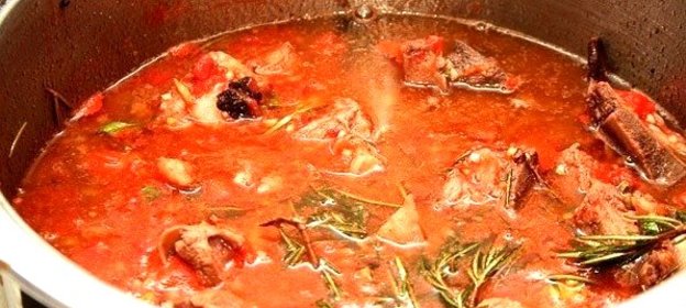 Говядина по‑итальянски в томатном соусе