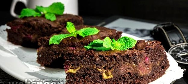 Шоколадный пирог с малиной и маскарпоне