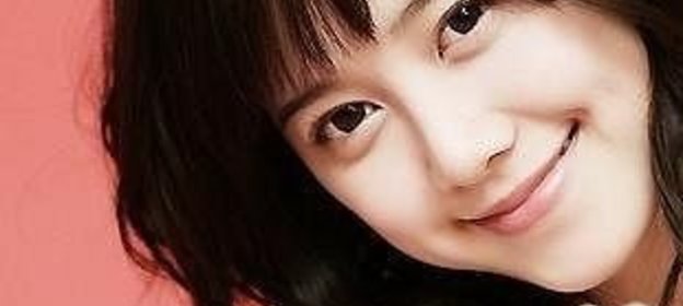 Яичница с сыром и черным хлебом