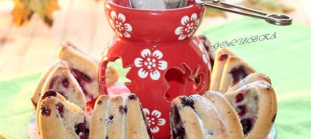 Ванильный кекс со смородиной