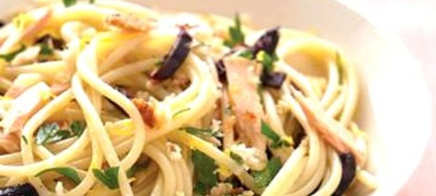 Спагетти с тунцом и лимоном