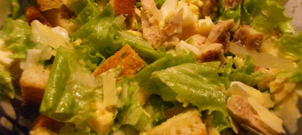 Салат Цезарь с курицей