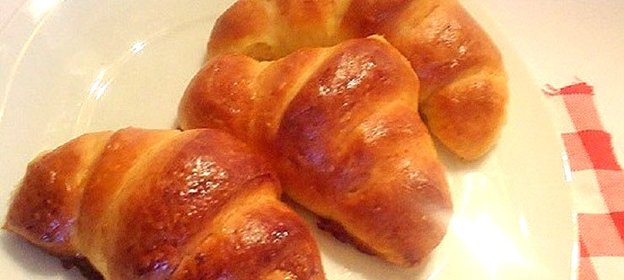 Круассаны с шоколадной начинкой