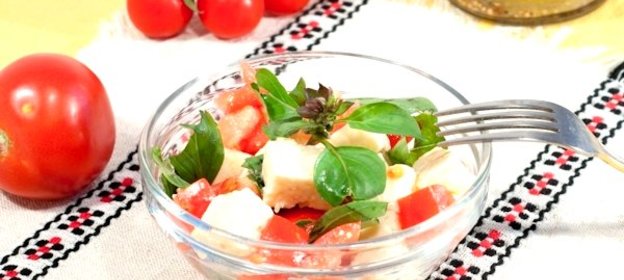 Салат из томатов и брынзы