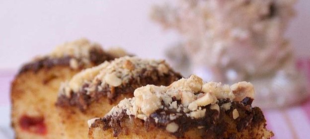 брауни из белого шоколада с сушеной вишней