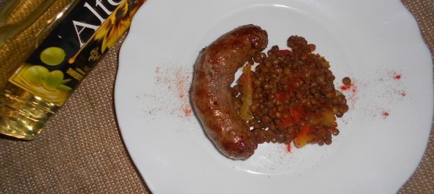 Купаты-гриль с пестрой чечевицей