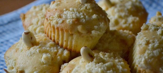 Кексы с яблоками и ореховым штрейзелем