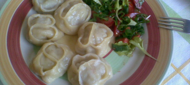 Салат слоеный куриный с орехами