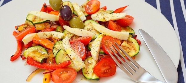 Салат из овощей-гриль с моцареллой