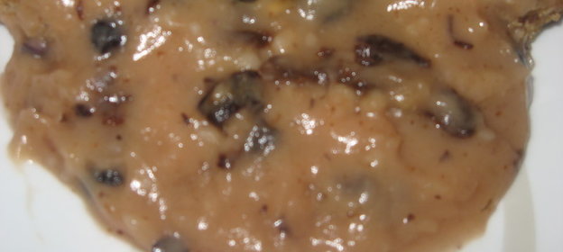 Грибной соус с изюмом и черносливом
