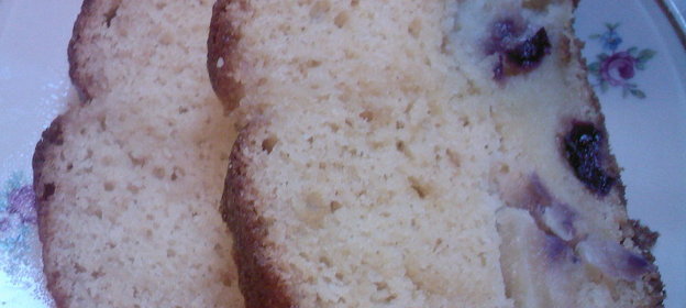 Вкусный кексик с ананасами и черешней