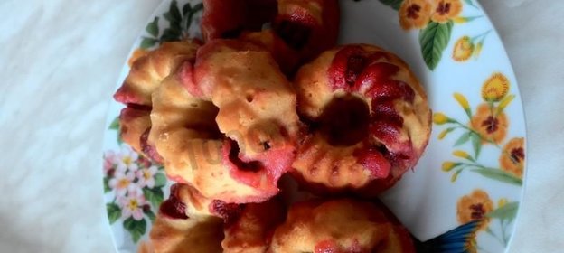 Кексы клубничные