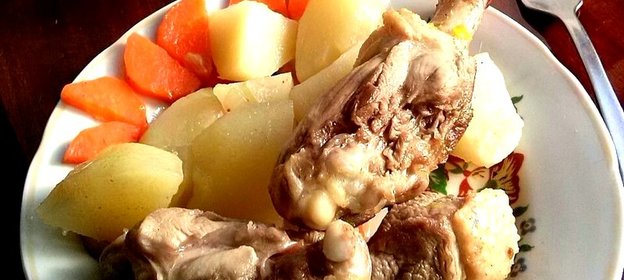 Утка, тушенная с картошкой