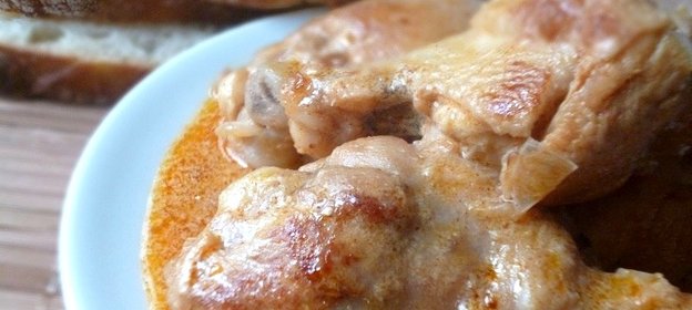 Курица в сметане на сковороде