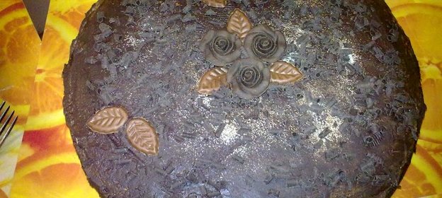 Шоколадный торт с вишней и коньяком