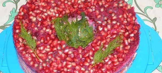 Салат Гранатовый браслет с курицей