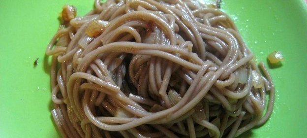 Лапша соба с луком