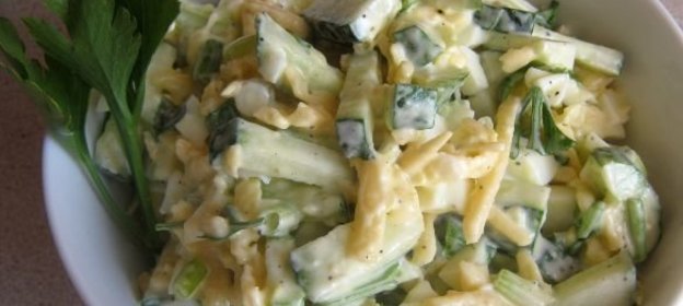 Салат «Радость» с огурцами и сыром