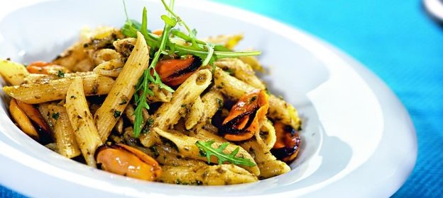 Паста с мидиями и соусом