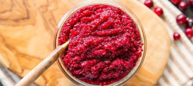 Соус с клюквой и финиками