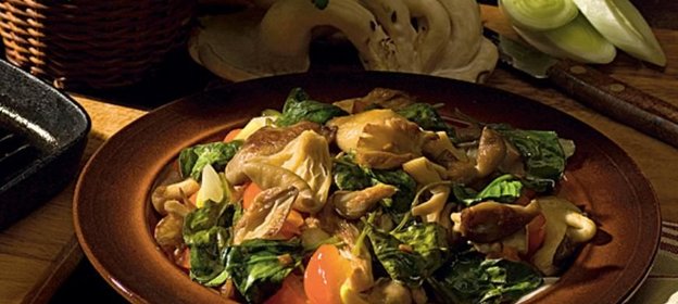 Теплый салат из вешенок и шпината