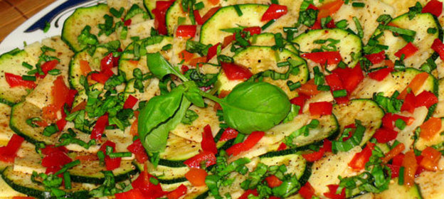 Салат из цуккини с тильзитским сыром