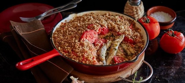 Жареная мойва с помидорами