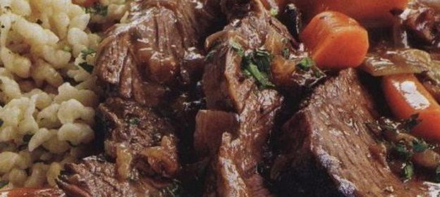 Салат из ветчины, риса и горошка