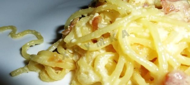Спагетти карбонара с беконом и сливками