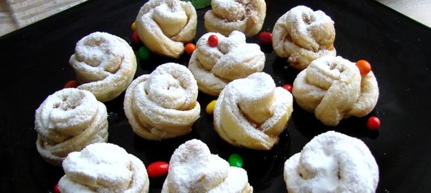 Печенье из слоеного дрожжевого теста