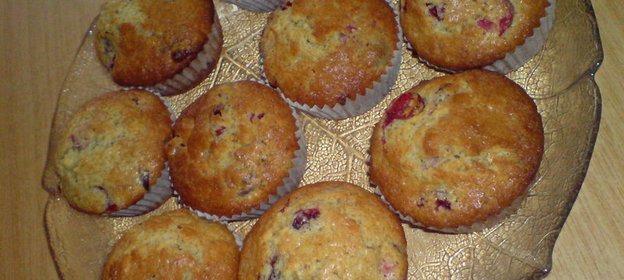 Кексы из марципана и клюквы