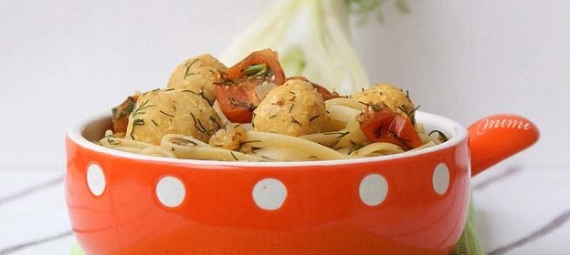 пикантная паста с фрикадельками из трески