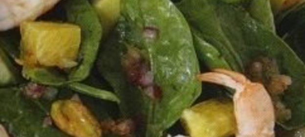 Салат с креветками, авокадо, шпинатом и апельсинами