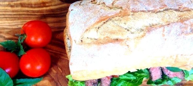 Чиабатта со стейком и овощами