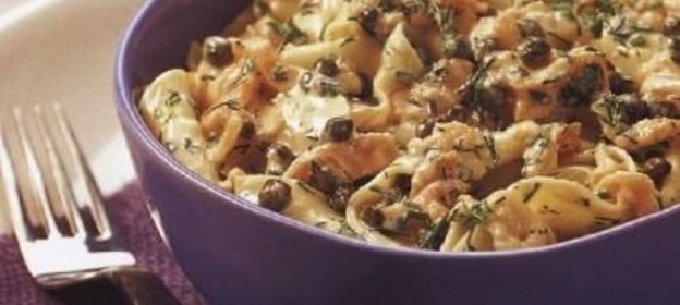 Паста (лапша) с копченой семгой и соусом из шампанского