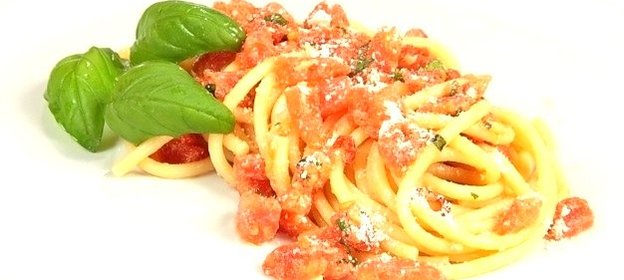 Спагетти с помидорами