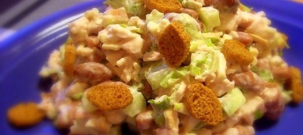 Салат с чесноком и курицей