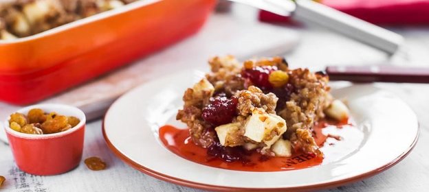 Постная гречневая запеканка с яблоками и изюмом