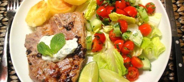 Стейки из баранины острые