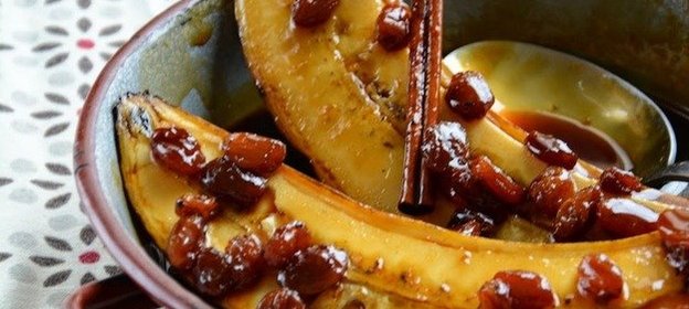 Карамелизированные бананы с изюмом