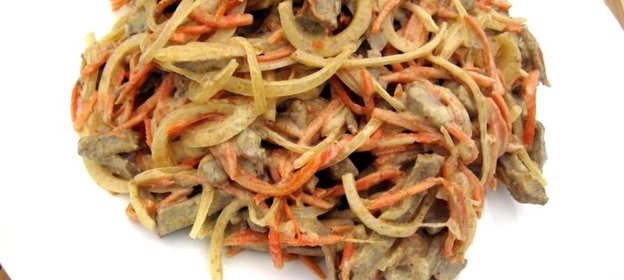 Салат пикантный с печенью