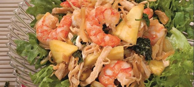 Тайский салат с ананасом