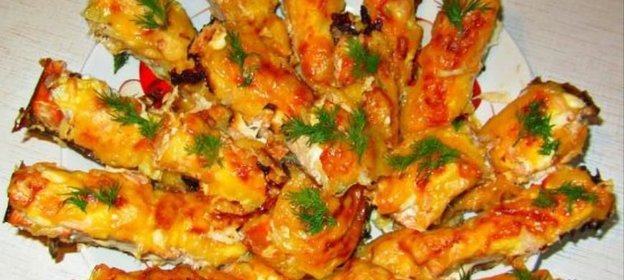 Кета с луком и сметаной