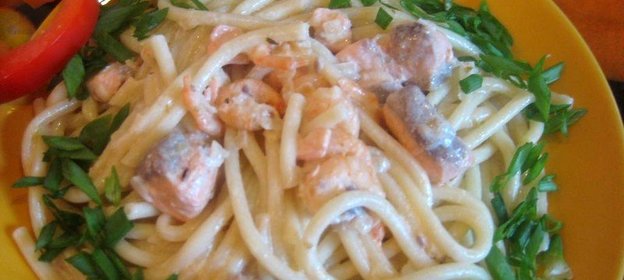 Паста с семгой и креветками