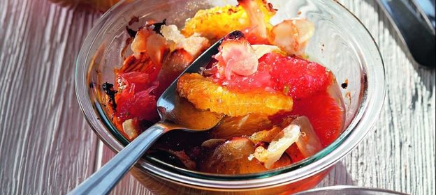 Цитрусовый гратен с обжаренным миндалем