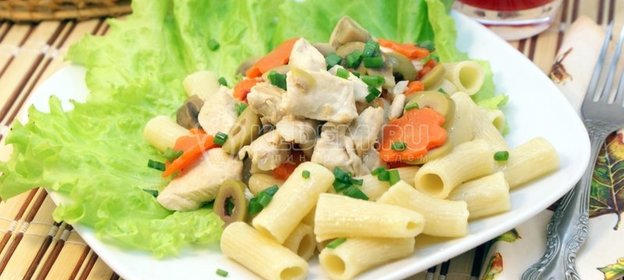 Курица с грибами и макаронами