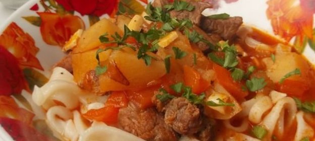 Пикантный салат из хурмы