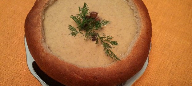 Грибной суп-пюре в хлебной тарелке