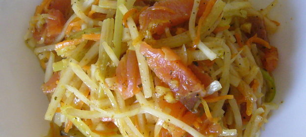 Зеленый салат со сметаной